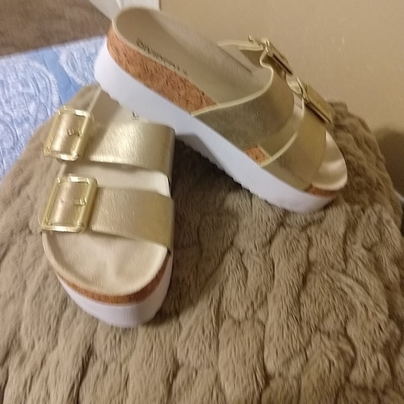 Sandals - Picture 2 of 3